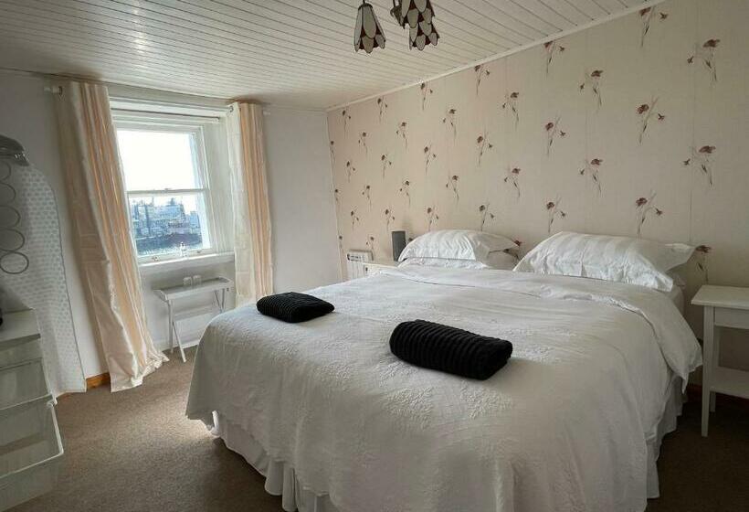 キングサイズベッドのスタンダードルーム, Forty Five, John Street, Stromness