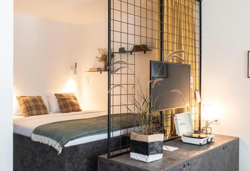 デラックスルーム, Yust Liege