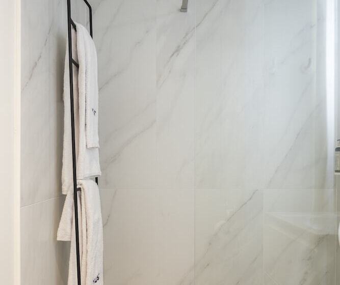 デラックスルーム, Yust Liege