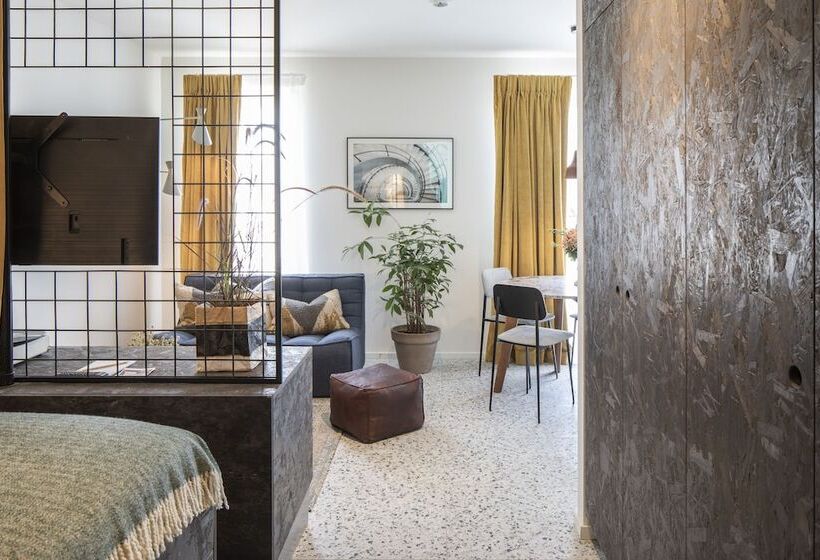 デラックスルーム, Yust Liege