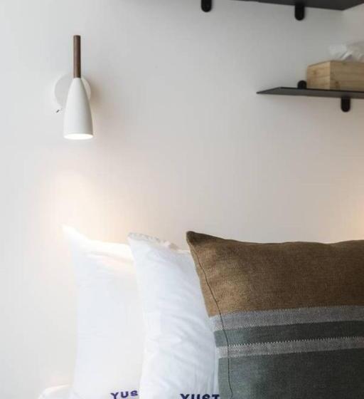 スタンダードルーム, Yust Liege