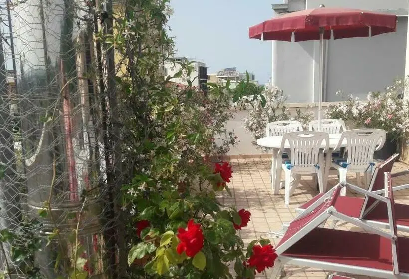 اتاق کلاسیک چهارنفره, Guest House Attico Della Vittoria