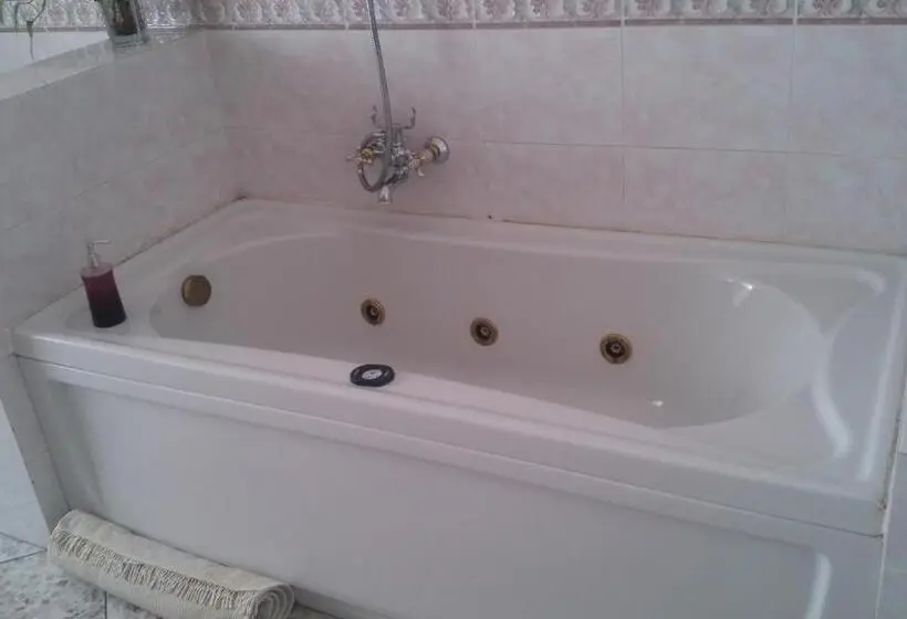 اتاق سه‌نفرۀ استاندارد با سرویس بهداشتی بیرون از اتاق, Guest House Attico Della Vittoria