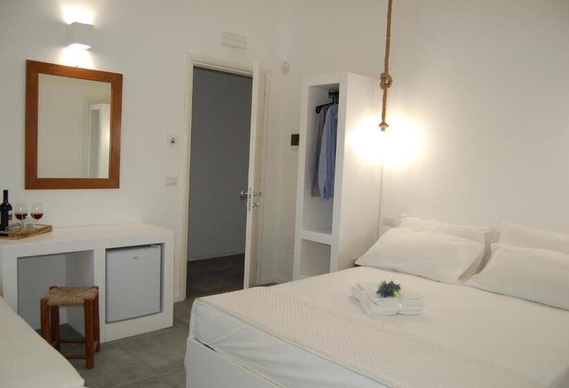 غرفة قياسية ثلاثية مطلة علي الحديقة, Salento Boutique Room B&b