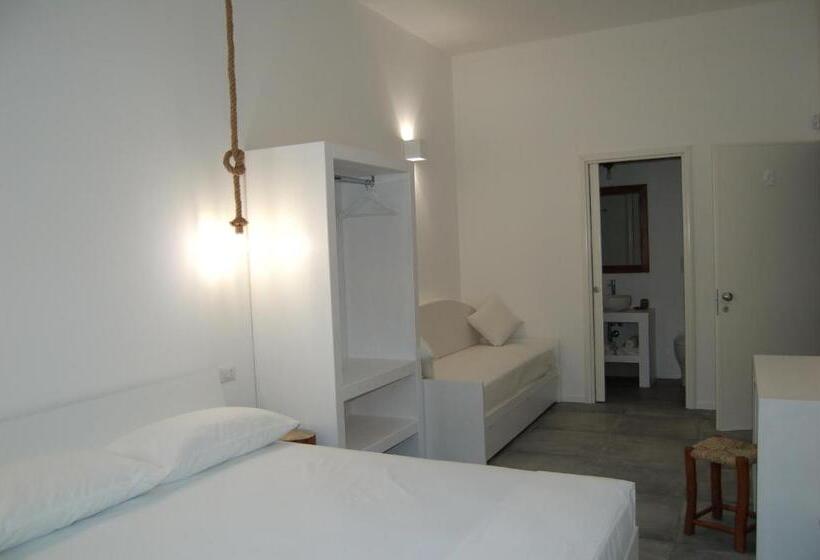 غرفة عائلية مطلّة علي الحديقة, Salento Boutique Room B&b