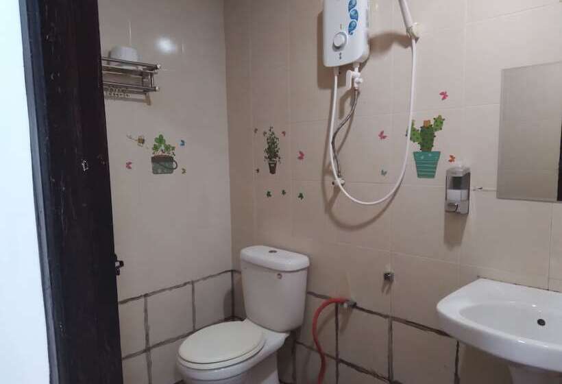 חדר סטנדרט לשלושה, Spot On 90439 Lh Home