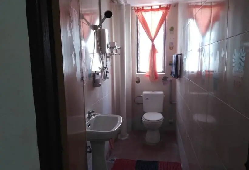 Standard Kolmen Hengen Huone, Spot On 90439 Lh Home