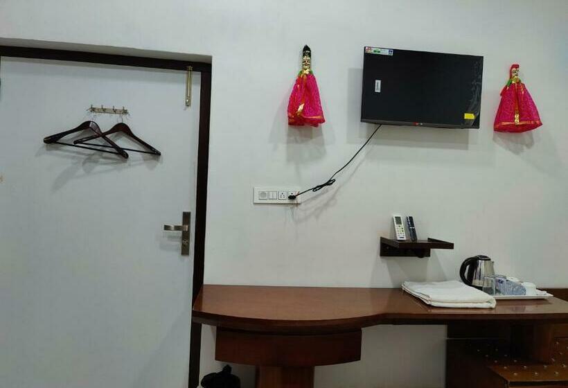 اتاق لوکس, The Rathore Heritage