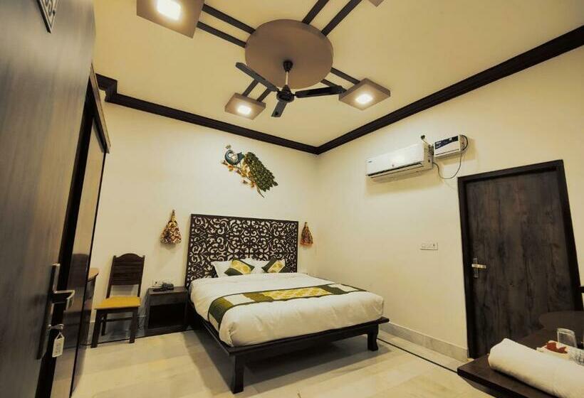 اتاق لوکس, The Rathore Heritage