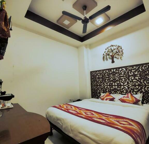 اتاق لوکس, The Rathore Heritage