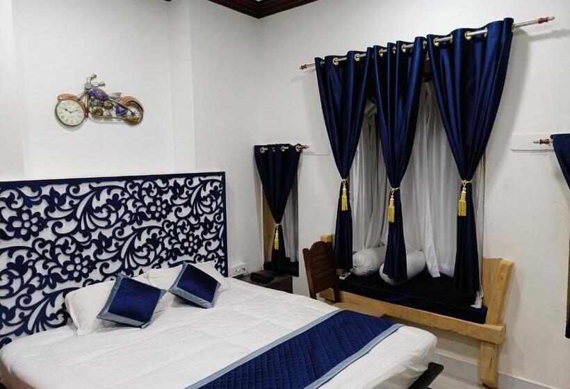 اتاق لوکس, The Rathore Heritage