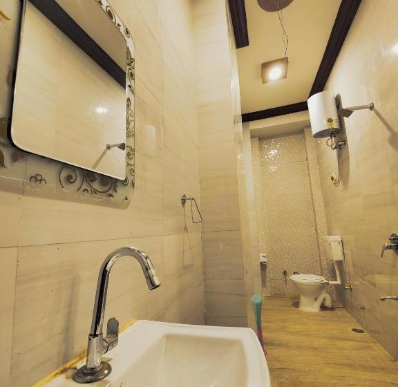 اتاق لوکس خانوادگی, The Rathore Heritage