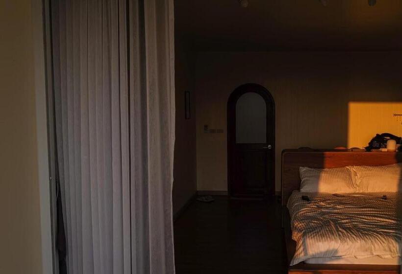 Habitació Estàndard, Moane