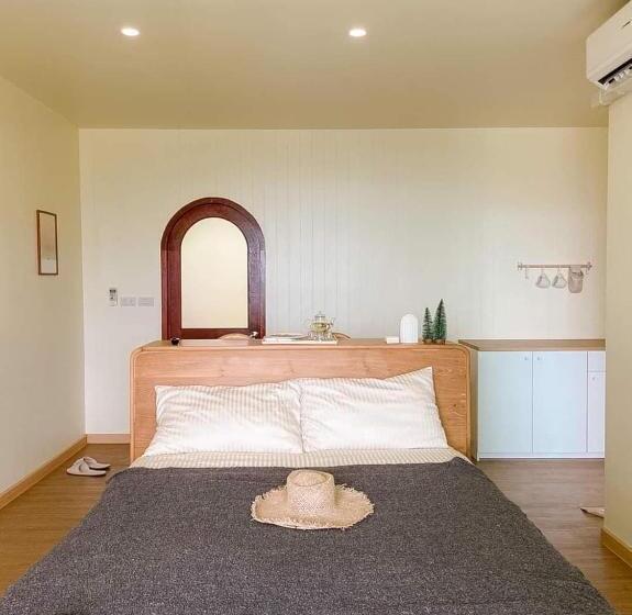 Habitació Estàndard, Moane