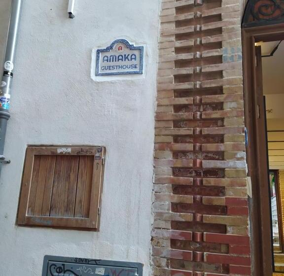 اتاق استاندارد چهار تخته, Amaka House