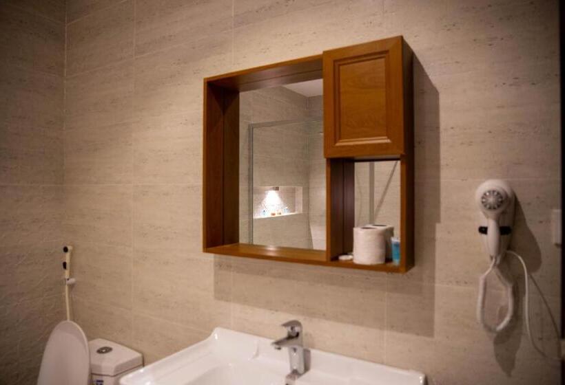 סוויטת ג'וניור עם בריכה, أجنحة و شاليهات خاصة