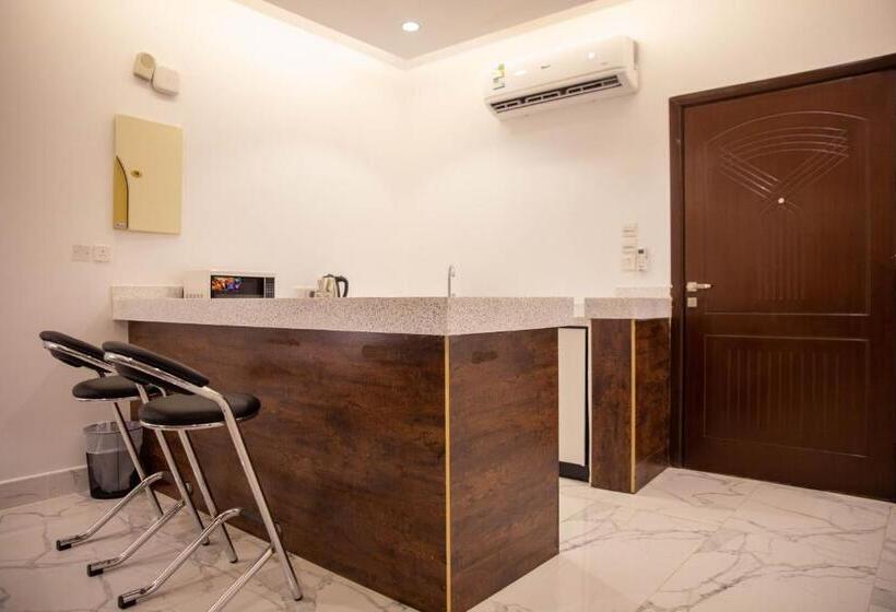 סוויטת ג'וניור עם בריכה, أجنحة و شاليهات خاصة