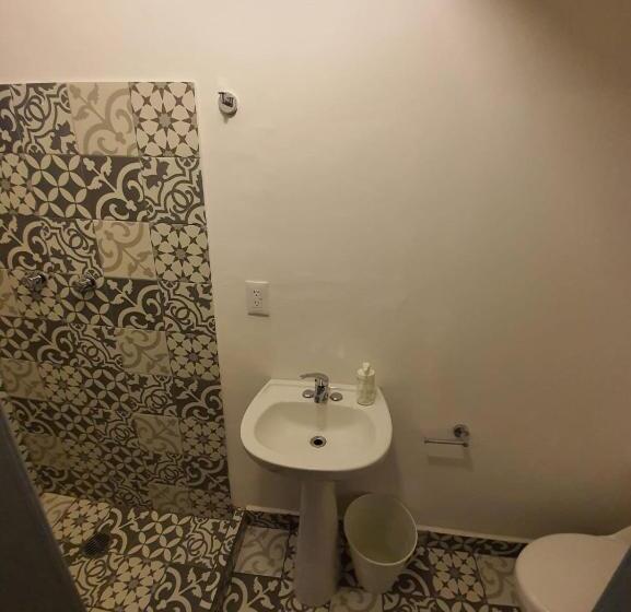 Quarto Deluxe, Singular Antara