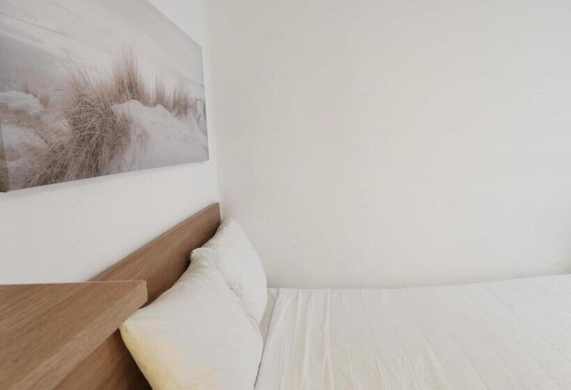 Quarto Estandar Banheiro Compartilhado, Singular Antara