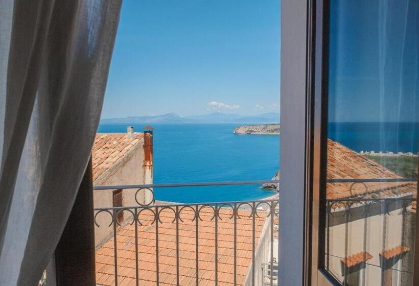 اتاق لوکس با چشمانداز دریا, La Casa Nel Borgo