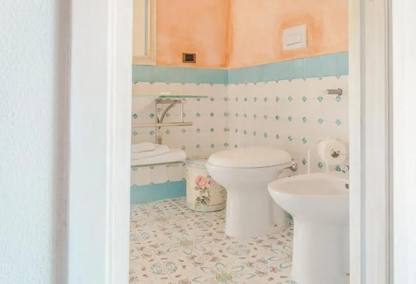 اتاق لوکس با چشم‌انداز دریا, La Casa Nel Borgo