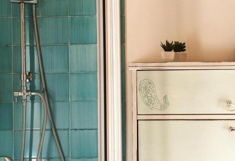 اتاق لوکس با چشمانداز دریا, La Casa Nel Borgo