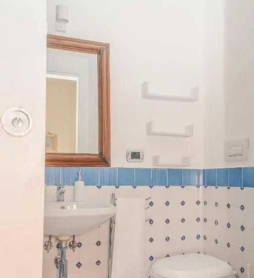 اتاق لوکس, La Casa Nel Borgo