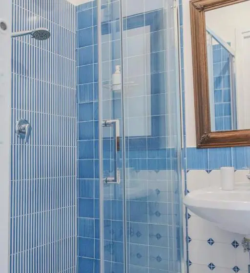 اتاق لوکس, La Casa Nel Borgo