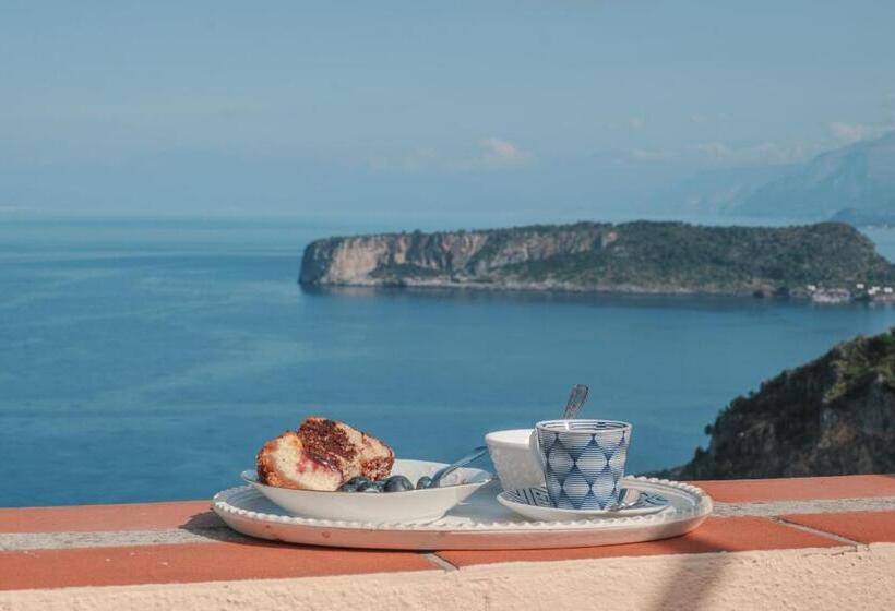 اتاق خانوادگی, La Casa Nel Borgo