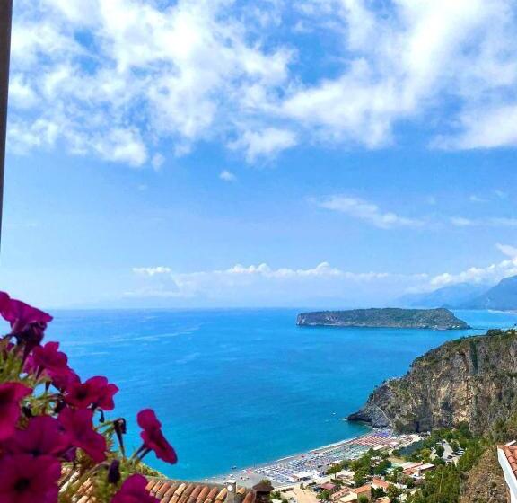 اتاق خانوادگی, La Casa Nel Borgo