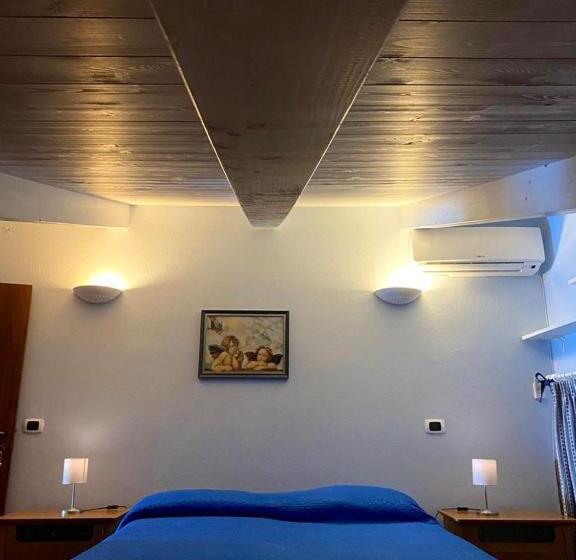 اتاق خانوادگی, La Casa Nel Borgo