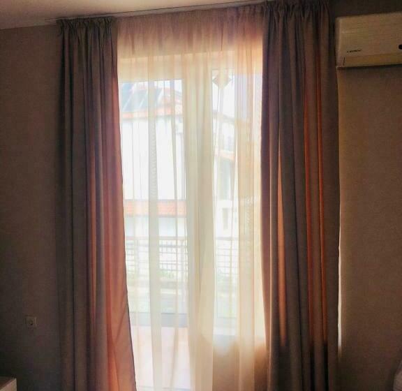 اتاق استاندارد با چشمانداز دریا, Perla Beach