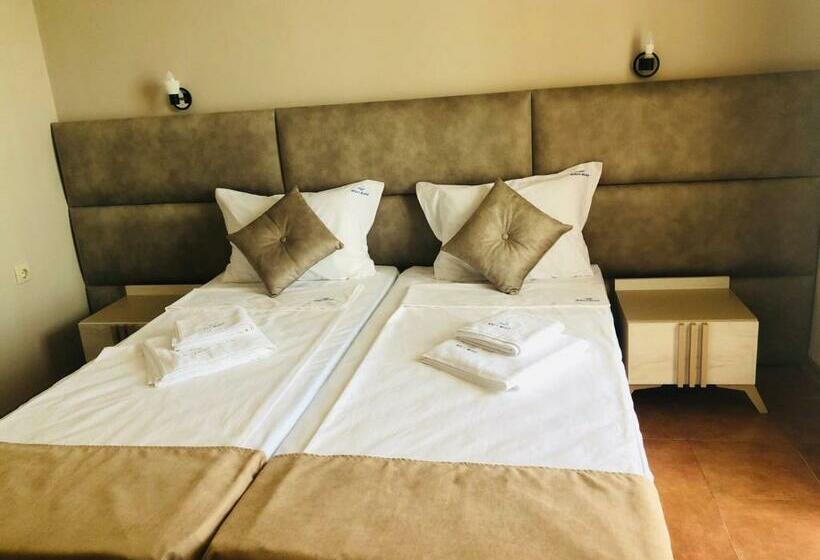 اتاق استاندارد با چشمانداز دریا, Perla Beach