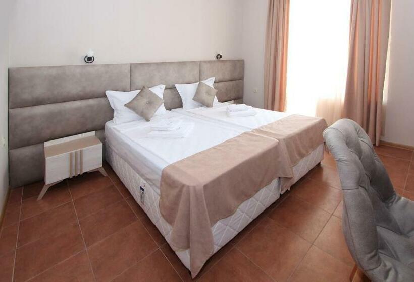 اتاق استاندارد با چشمانداز دریا, Perla Beach