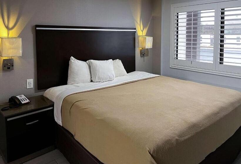 标准间带漩涡浴缸, Artesia, Ca