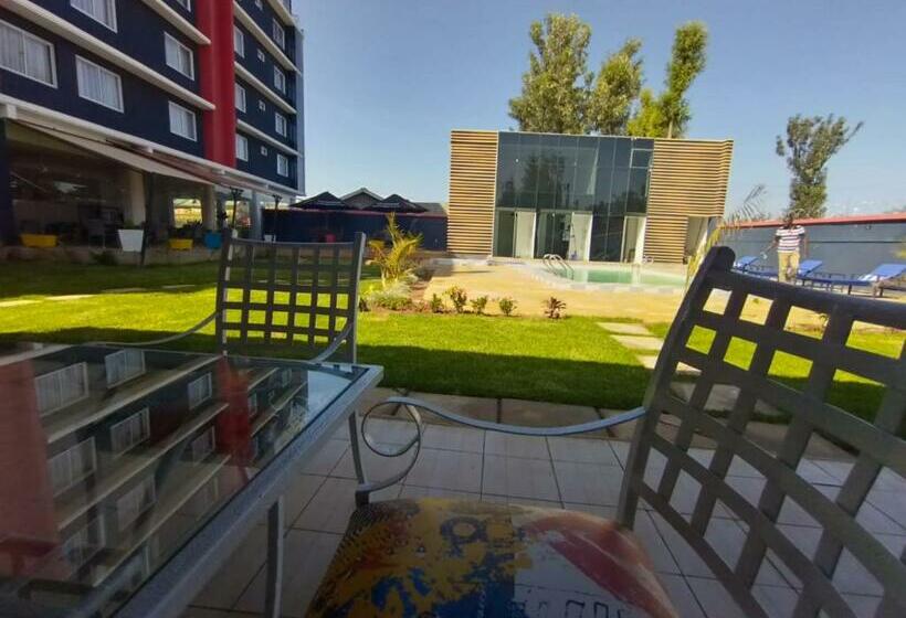 اتاق لوکس, The Warwick Hotel, Nanyuki Kenya