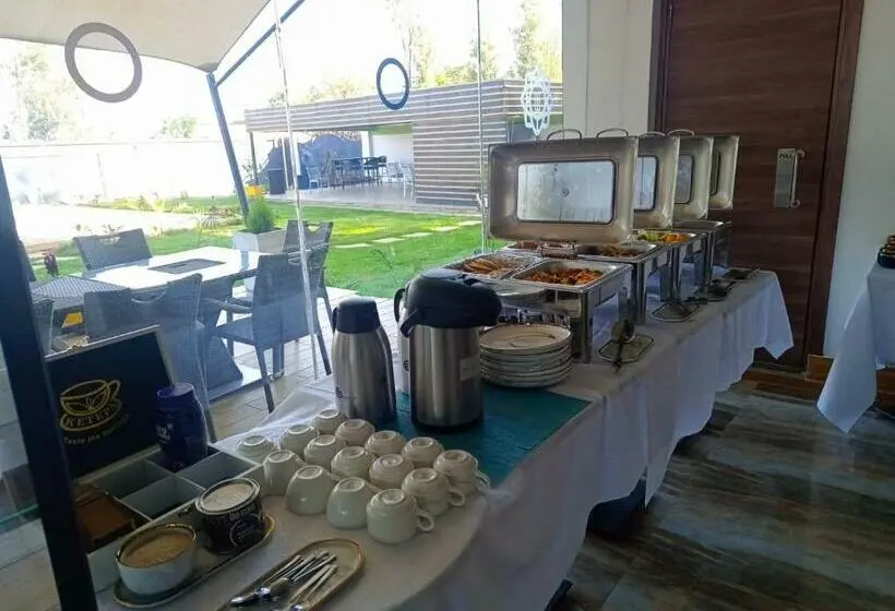 اتاق لوکس, The Warwick Hotel, Nanyuki Kenya