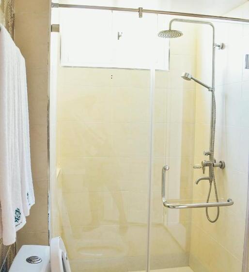 اتاق لوکس, The Warwick Hotel, Nanyuki Kenya