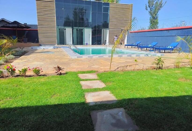 اتاق سوپریور, The Warwick Hotel, Nanyuki Kenya