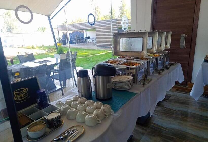 اتاق سوپریور, The Warwick Hotel, Nanyuki Kenya