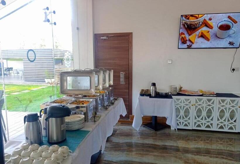 اتاق سوپریور, The Warwick Hotel, Nanyuki Kenya