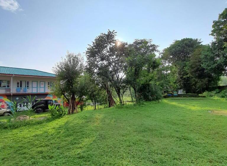 带大床的标准间, Barefoot Bir Coliving Coworking Cafe