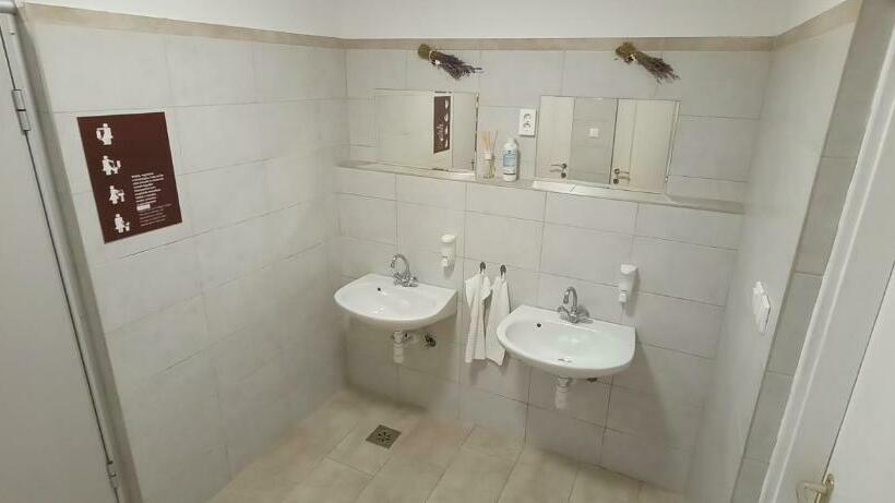 スタンダードルーム, Lake Vendégház