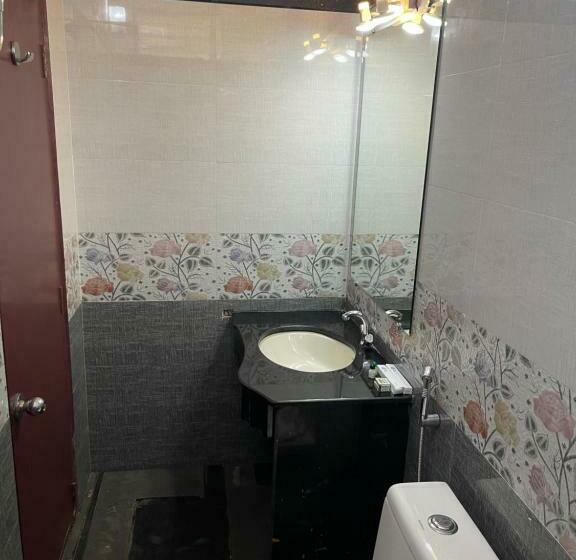 جناح عائلي, Bay Treasure