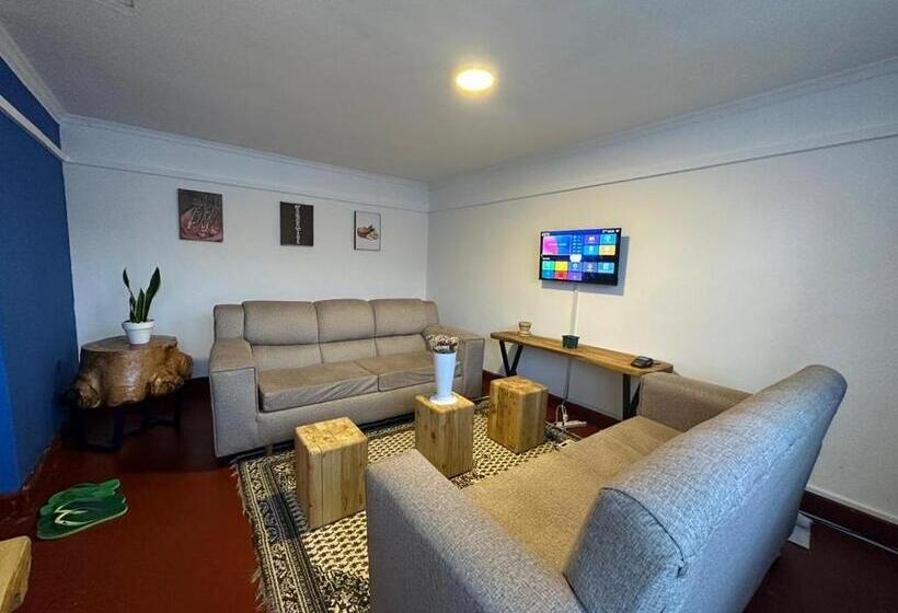 اتاق اکونومی یک تخته, Rafiki House