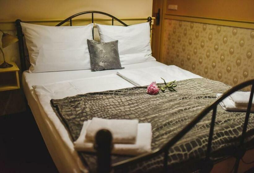 غرفة قياسية, Zámek Kamenný Dvůr