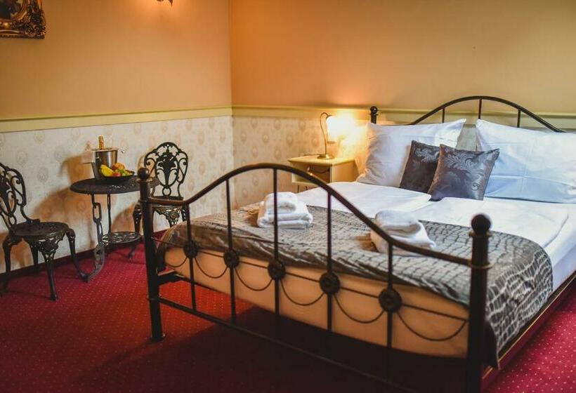 غرفة قياسية, Zámek Kamenný Dvůr