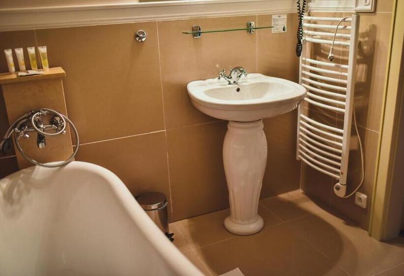 غرفة قياسية رباعية, Zámek Kamenný Dvůr