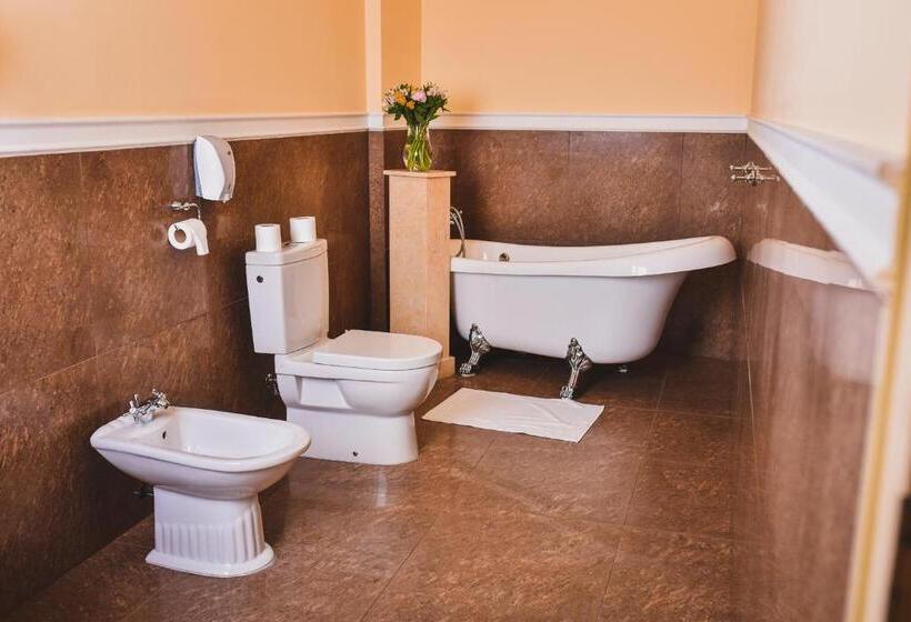 جناح ديلوكس, Zámek Kamenný Dvůr