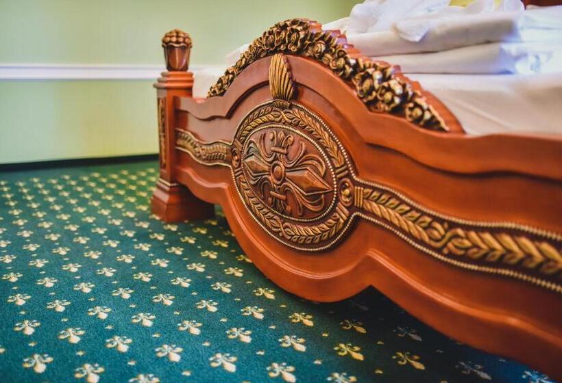 جناح ديلوكس, Zámek Kamenný Dvůr